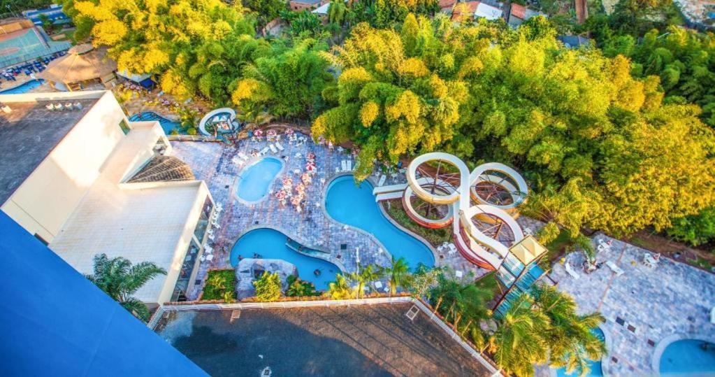 Apartment Golden Dolphin Grand - Froio Imoveis Caldas Novas